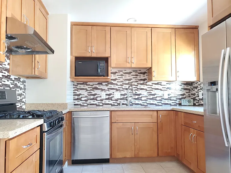 335 Stowell Ave — Photo 2