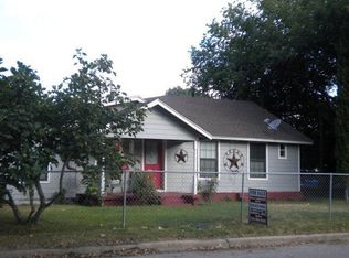 210 Comal Ave, Luling, TX 78648