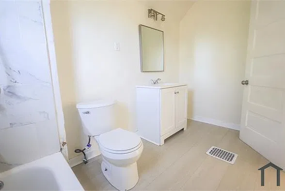 420 W 21st St — Photo 12