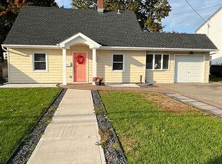 286 Fairfield Ave, Carle Place, NY 11514