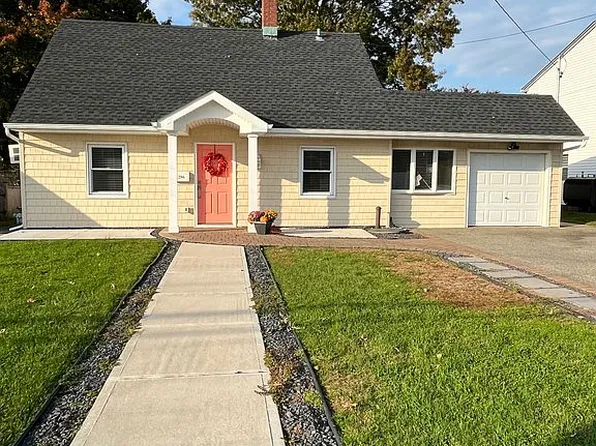 286 Fairfield Ave, Carle Place, NY 11514