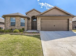 9429 Fox Hill Dr, Fort Worth, TX 76131