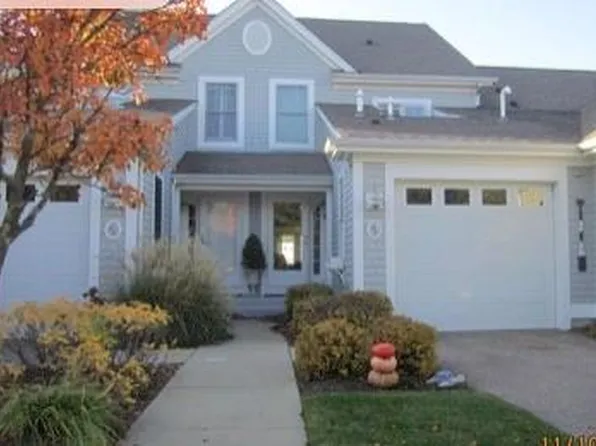 73 Topsail Dr, Tiverton, RI 02878