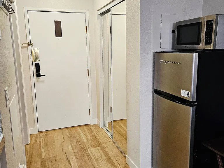 1940 Prospector Ave #409 — Photo 4