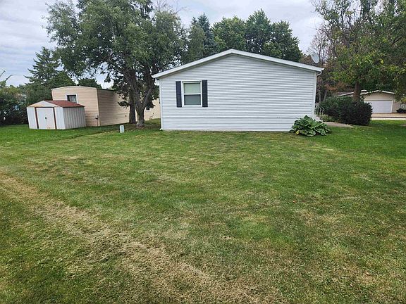 3rd image of 411 Spruce Dr
