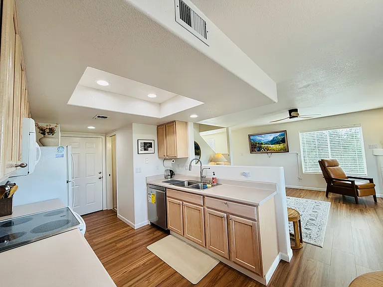 955 W Ensenada Ln — Photo 10