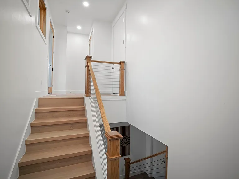 603 N Darwin St — Photo 6