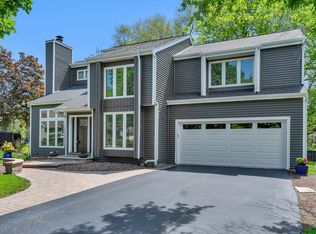 1236 Yorkshire Dr, Naperville, IL 60563