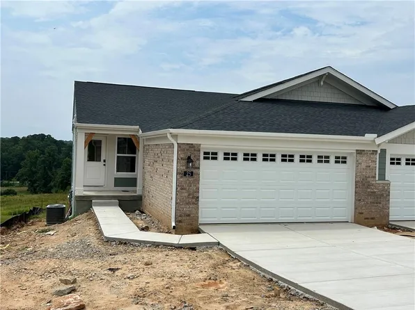25 Village Dr, Dawsonville, GA 30534