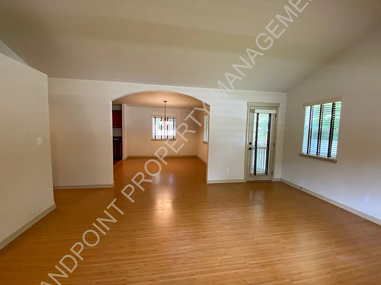 310 Huppert Ln — Photo 7