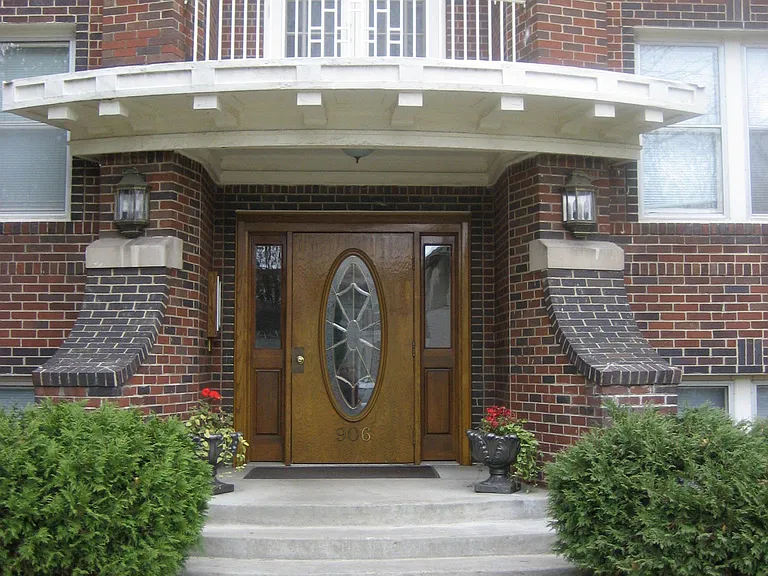 906 W 42nd St — Photo 25