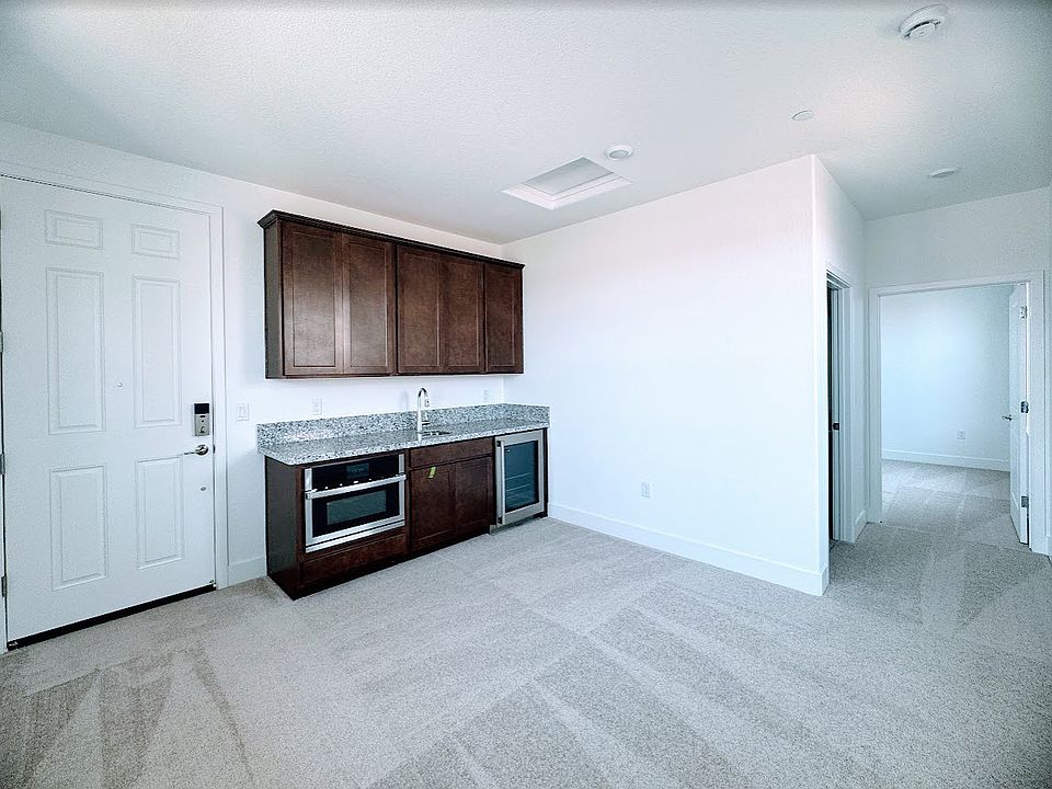 Lobby area with kitchenette