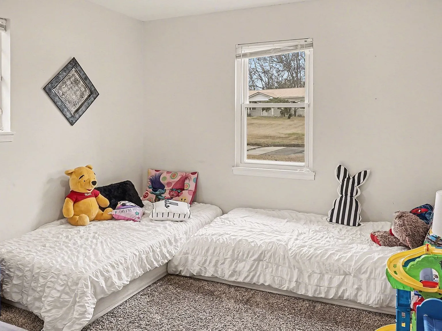 3 bed, 2100 sqft, $1,000 — Photo 3