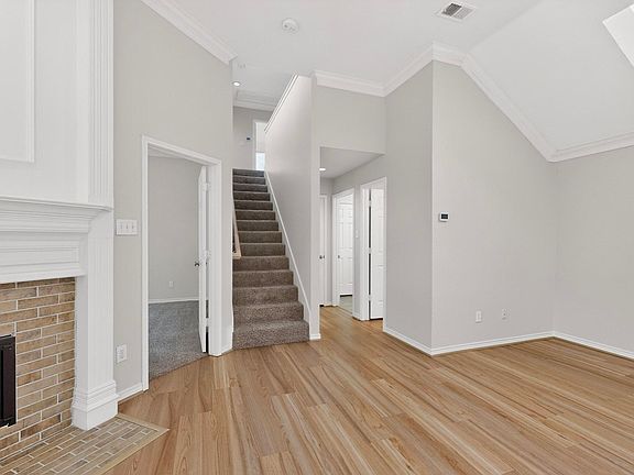 3rd image of 8707 Wellington Rd