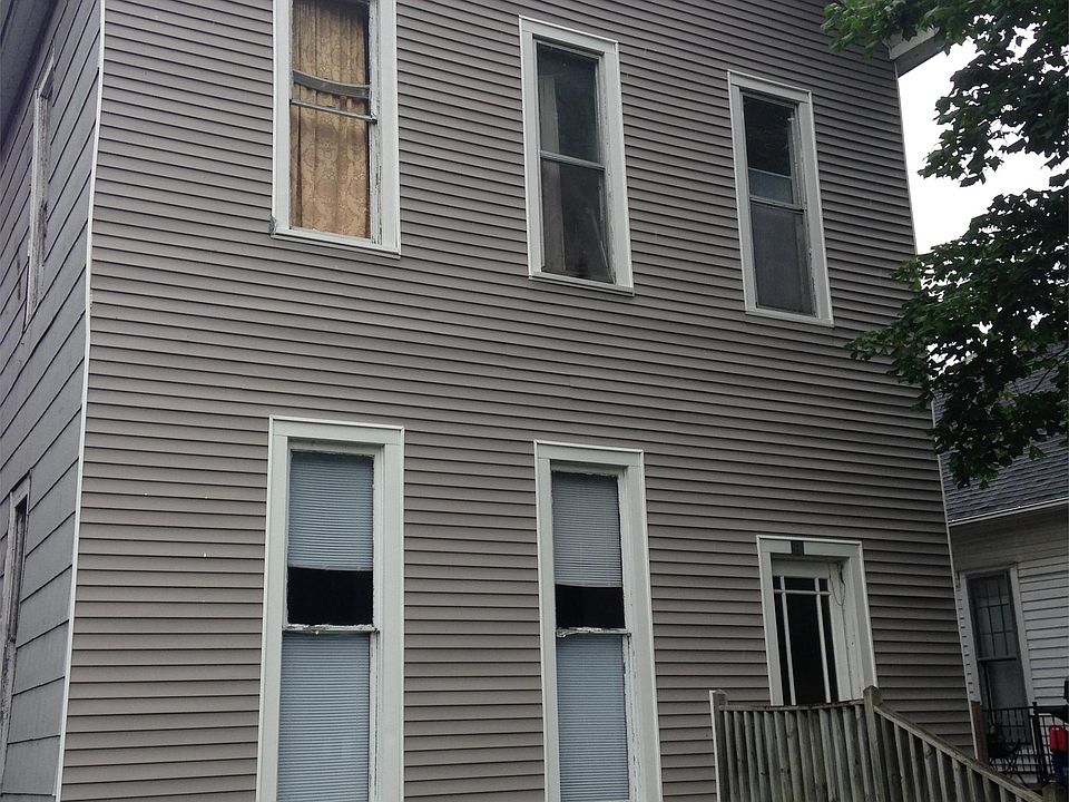 1st image of 919 S 6th St APT 1