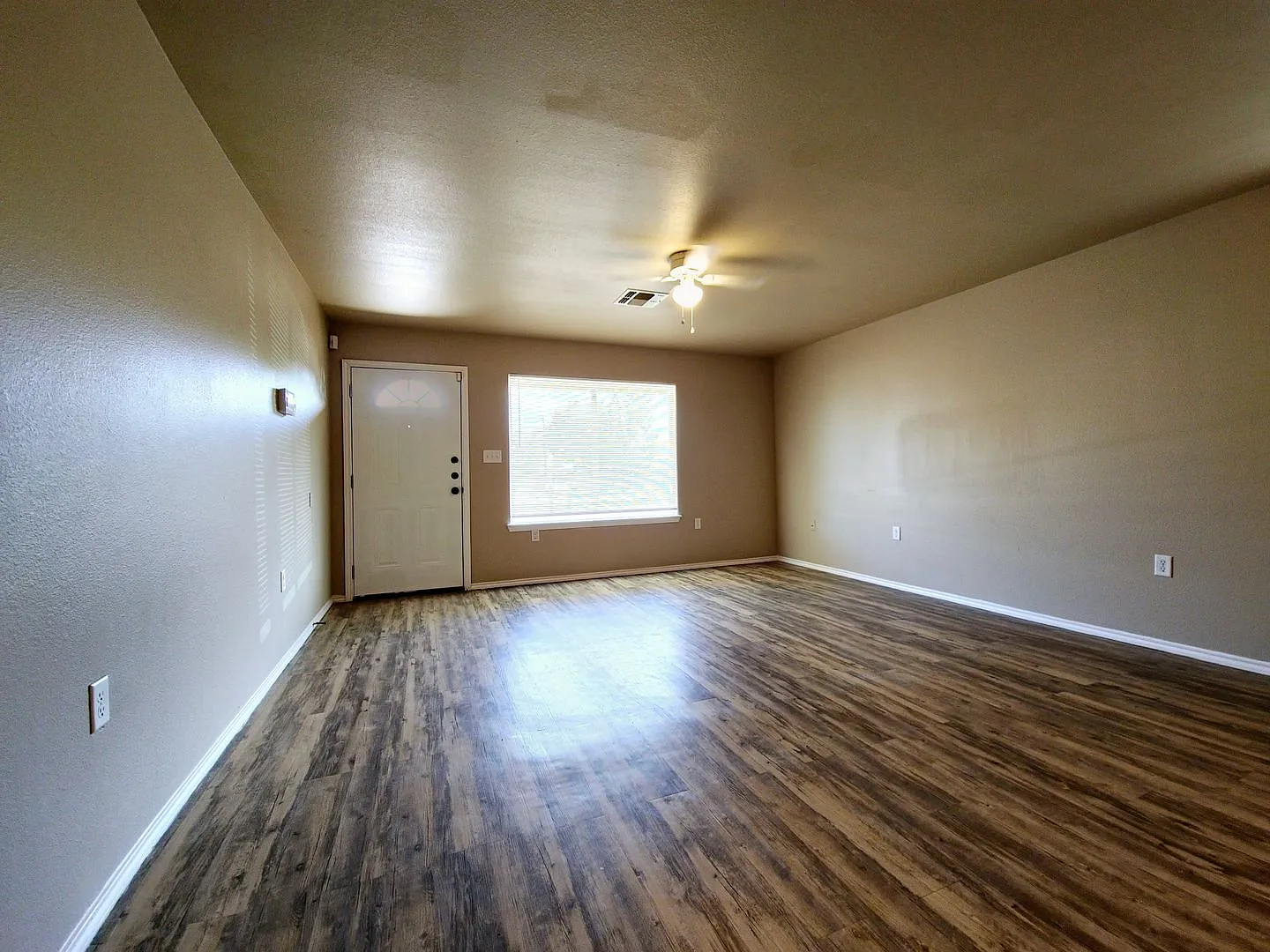Cozy 3-Bedroom, 2-Bathroom Home with Garage in East Lubbock — Photo 4