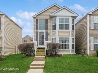 1647 Victoria Park Cir, Aurora, IL 60504