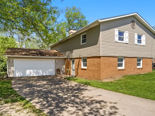 110 Andrea Ct, Cleveland, IL 61241