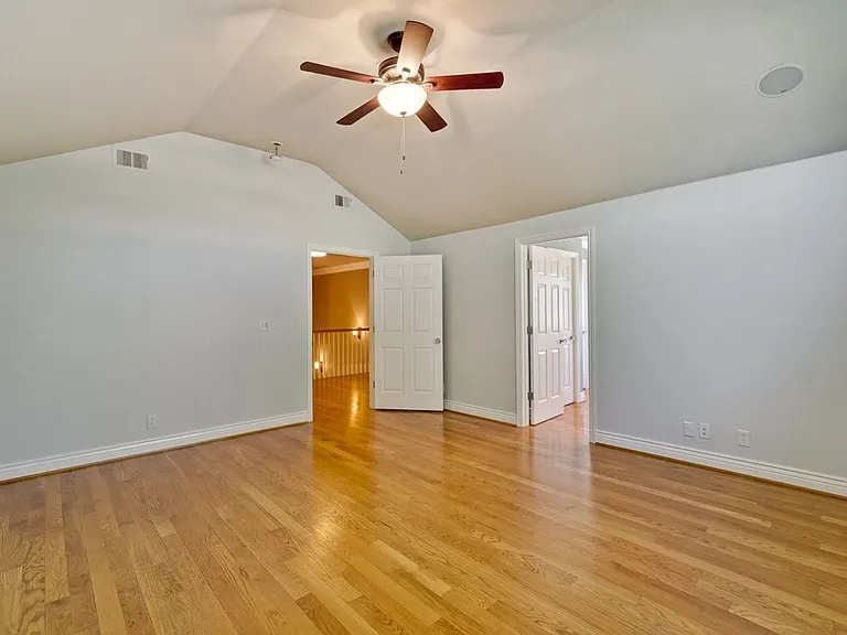 1150 Meredith Ave — Photo 49
