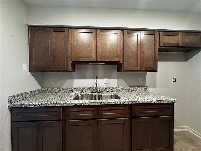 937 E Monterey Ct #B — Photo 7