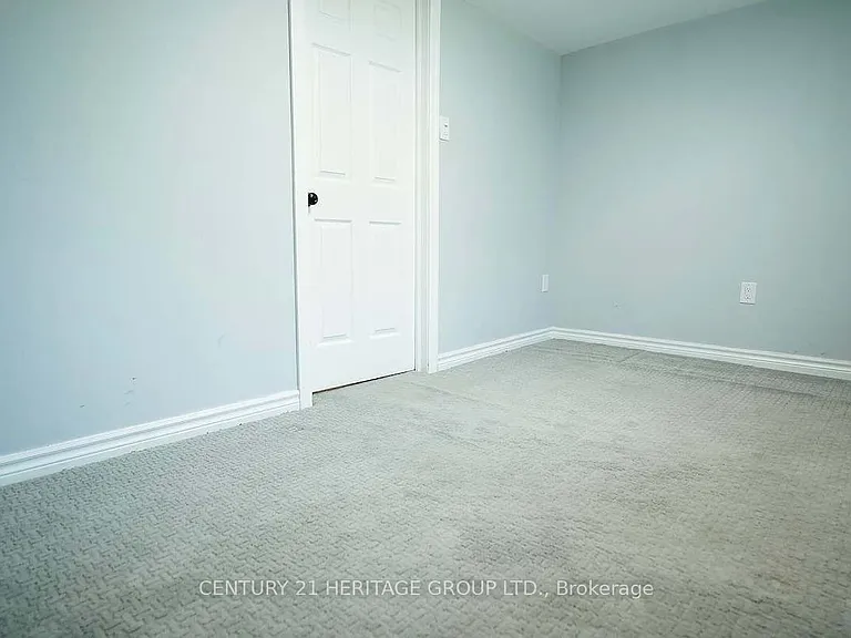 328 Moore Park Ave #LOWER — Photo 10