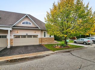 350 Lakebreeze Dr #9, Clarington, ON L1B0A2