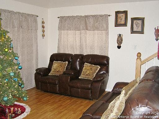 3rd image of 1008 Jasmine Dr