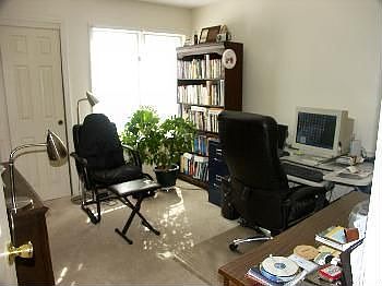 5th image of 118 Surrey Ct