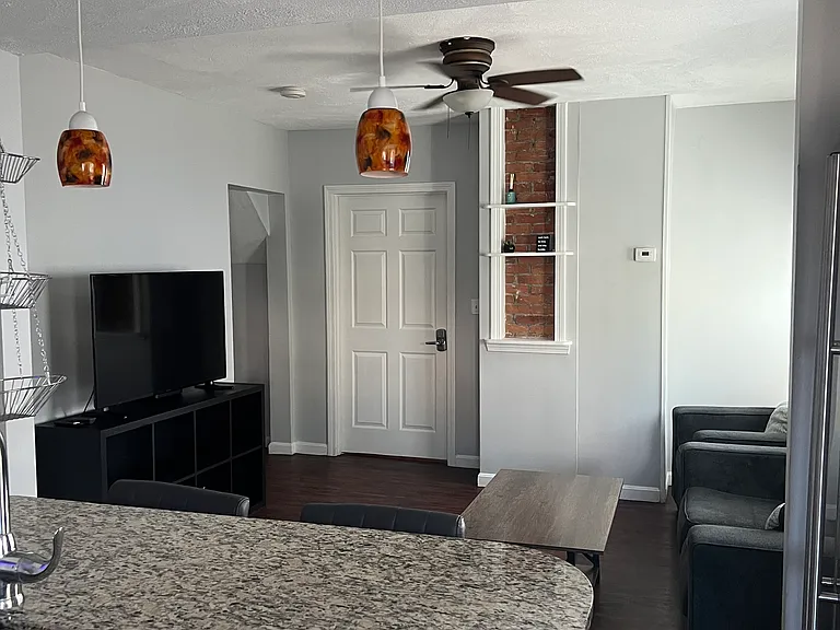 114 Commercial St — Photo 2