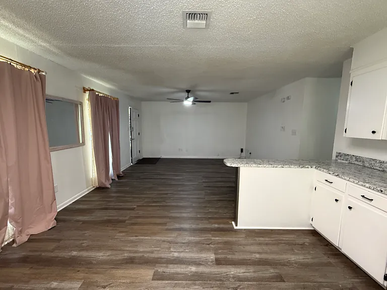 107 Zilia St — Photo 4