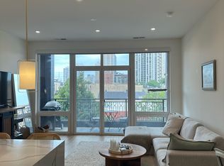 169 W North Ave #304, Chicago, IL 60610