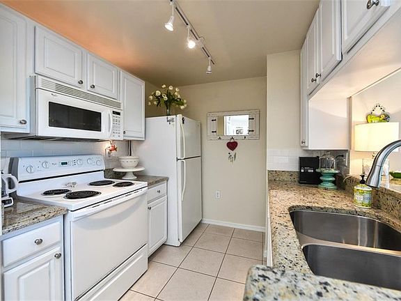 4th image of 5401 Bentgrass Dr #1-301