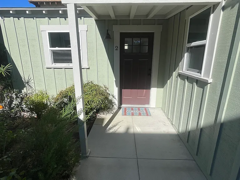 1066 Robinson Ave #2R — Photo 1