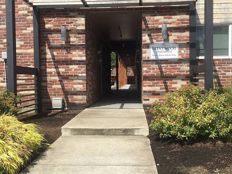 565 N Rosa Parks Way — Photo 1