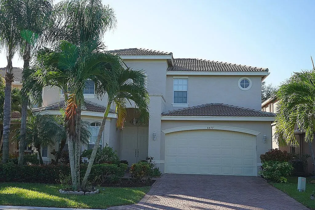 8477 Breezy Hill — Photo 4