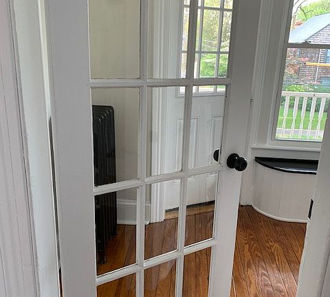4th image of 984-986 Laurel Ave