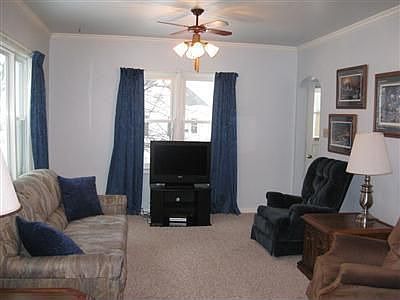 2nd image of 601 Lee St