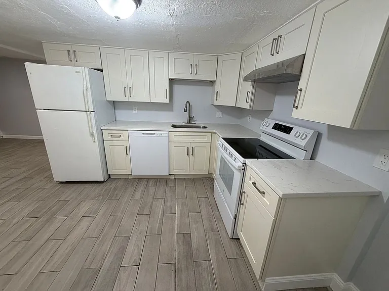 31 Chelsea St — Photo 3