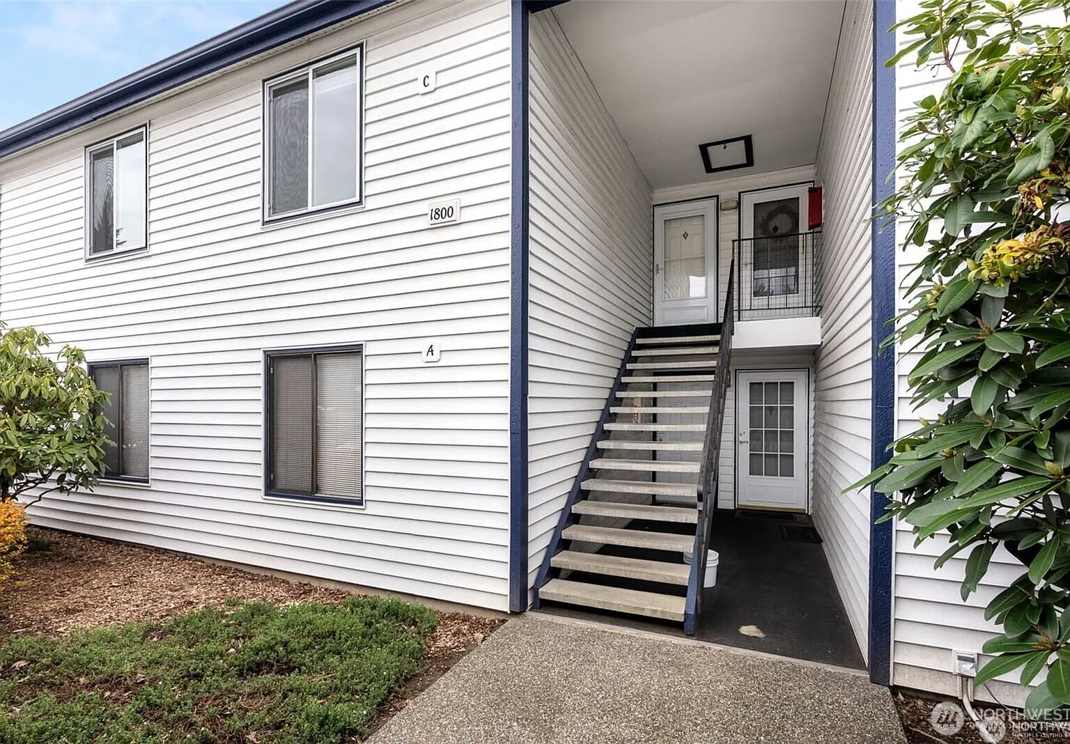 2 bed, 2.0 bath, 1207 sqft, $2,300 — Photo 1