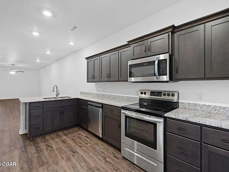 609 Short Leaf Ln — Photo 8