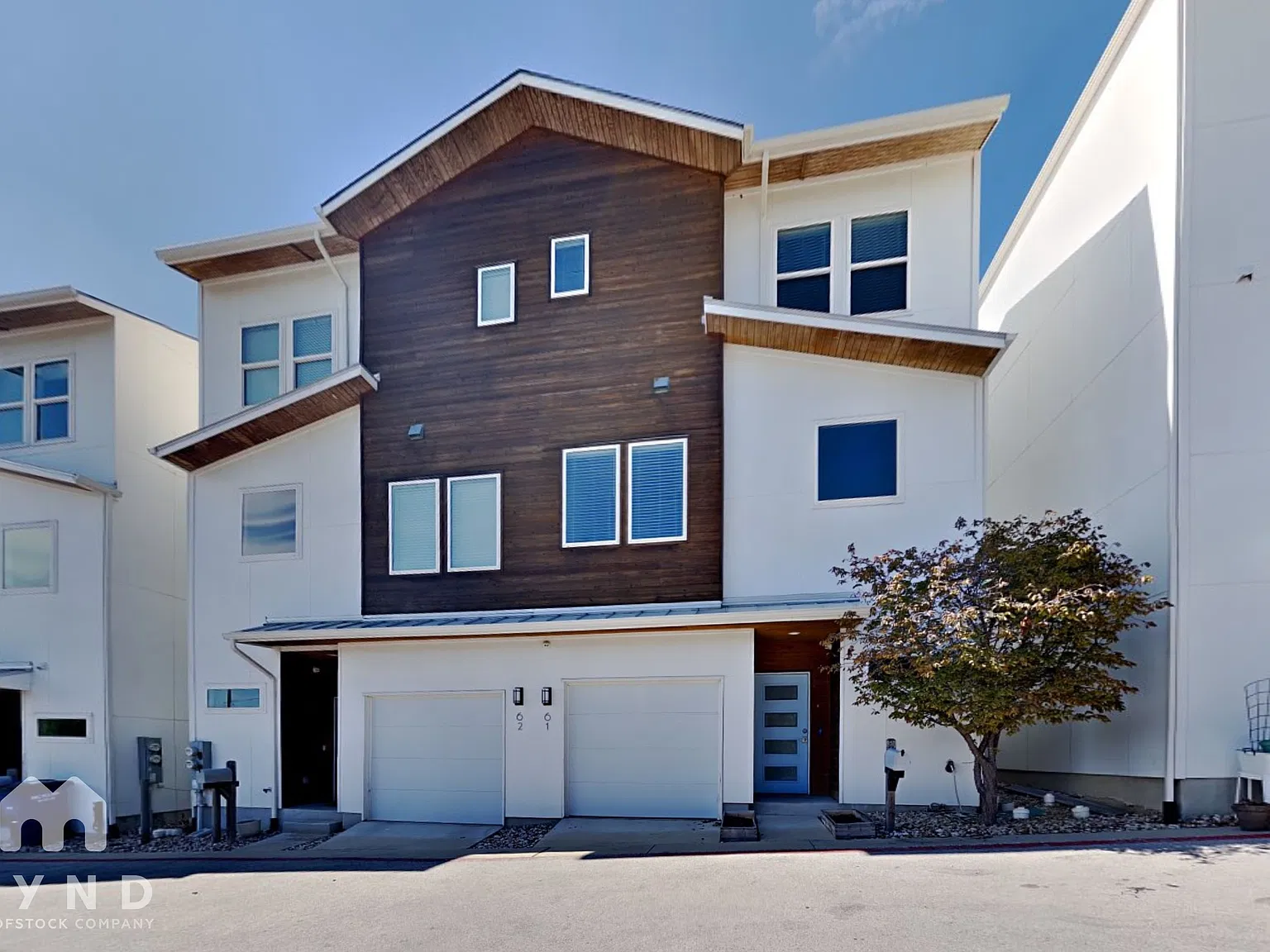 1 bed, 1.5 bath, 1025 sqft, $2,149 — Photo 1