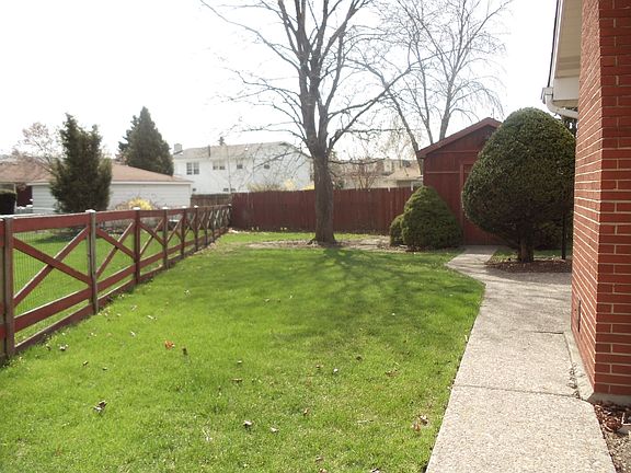 SIde yard pics