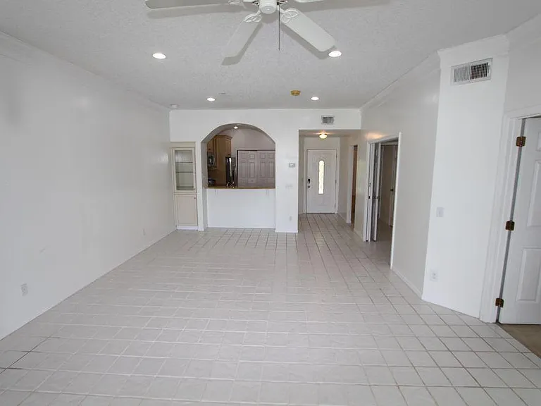 451 Hamptoncrest Cir #307 — Photo 5