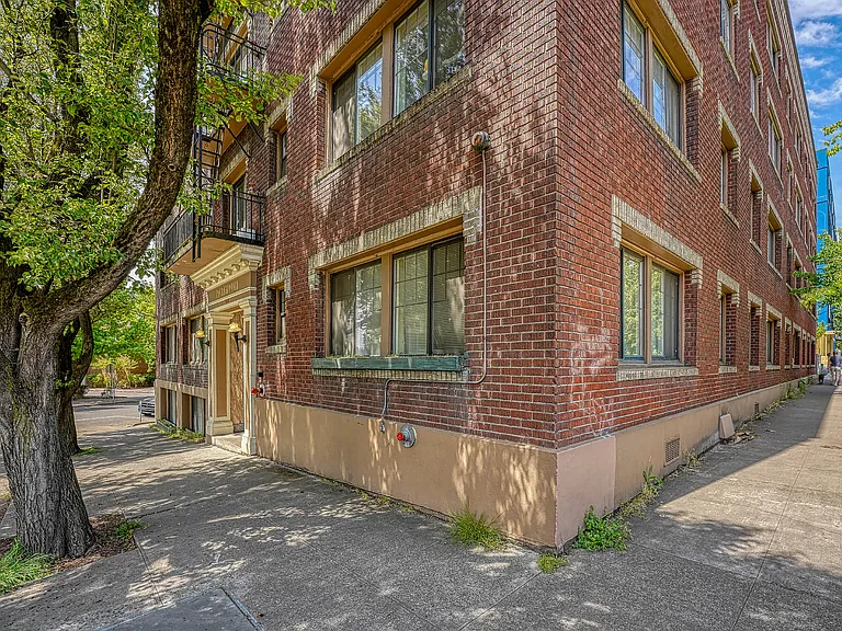 Historic Paramount Apartments — Photo 73