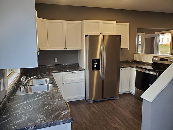 4th image of 1400 Dakota St