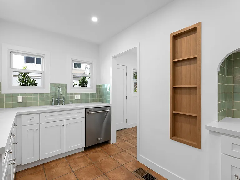 1020 Carol Dr — Photo 14