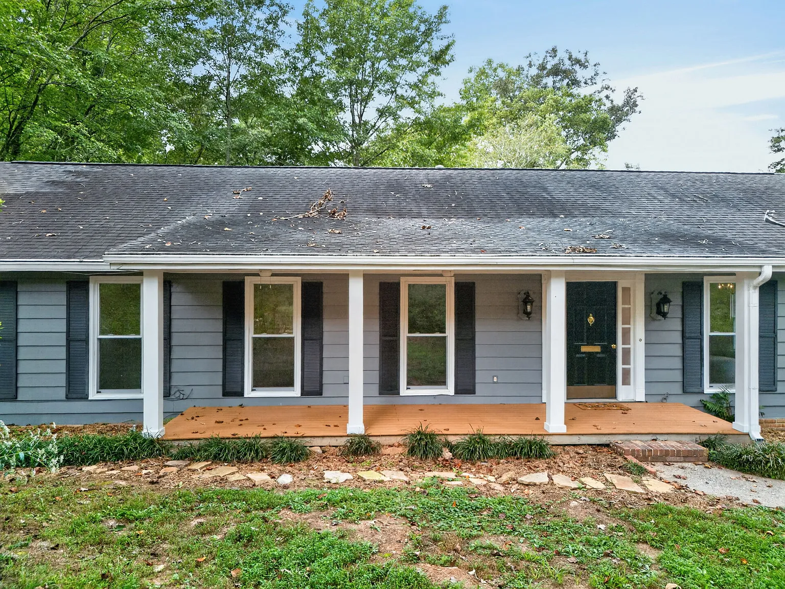 4 bed, 2.5 bath, 2328 sqft, $3,500 — Photo 3
