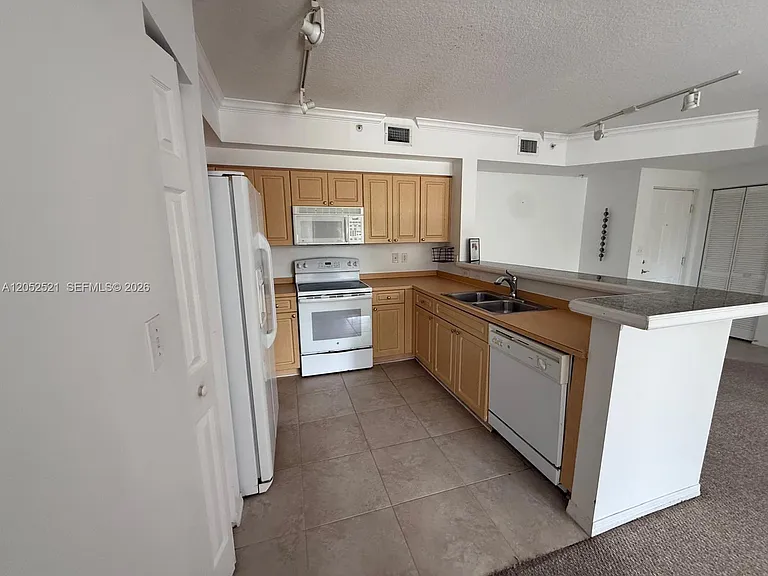 6861 SW 44th St #205 — Photo 5