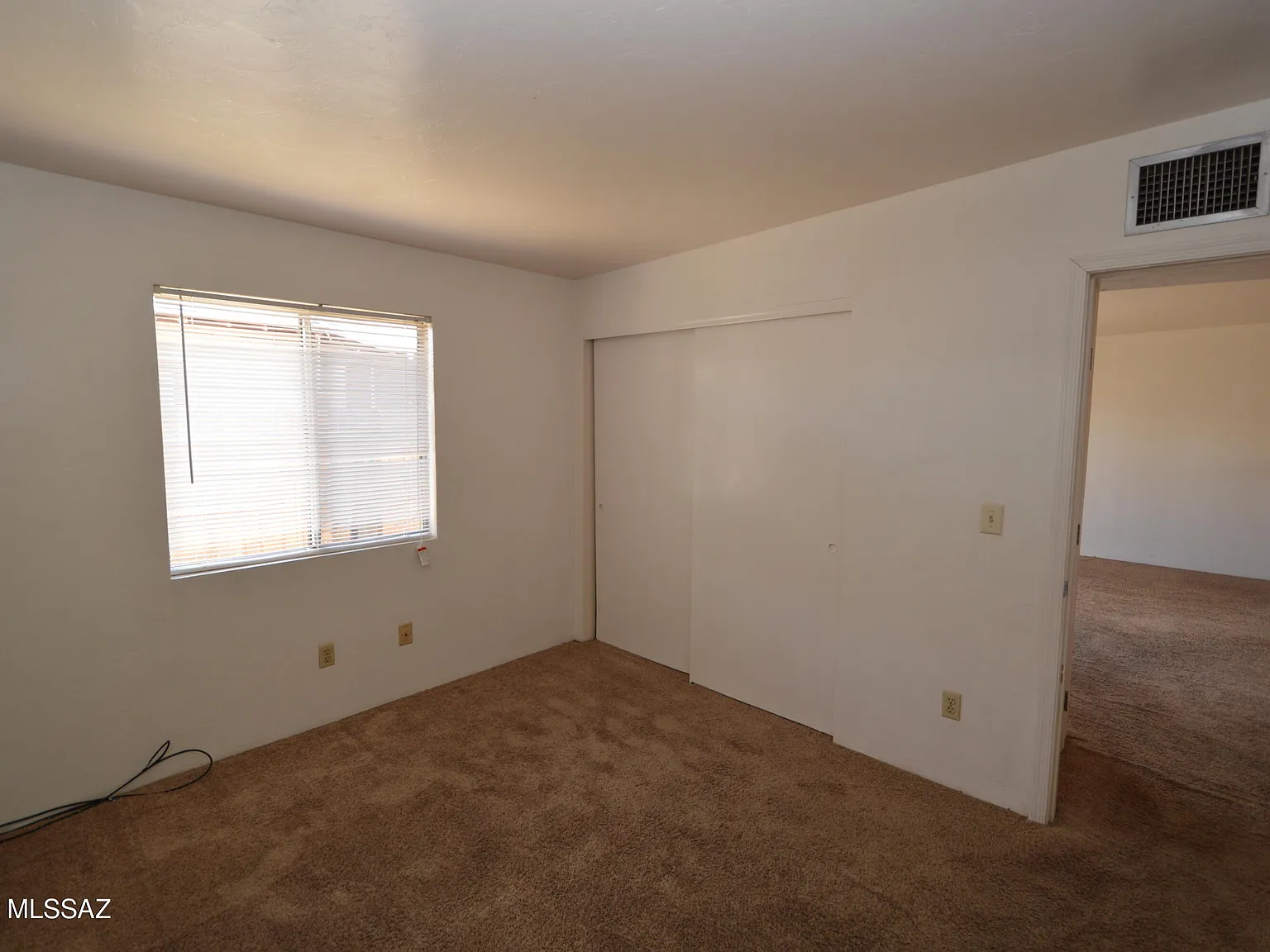 2 bed, 1.0 bath, 780 sqft, $995 — Photo 2