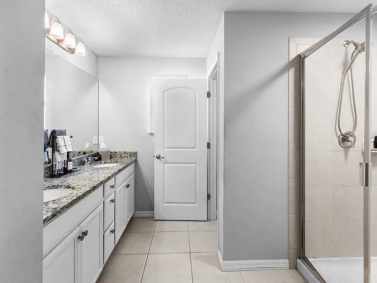 5648 NW Lorna Ct — Photo 39